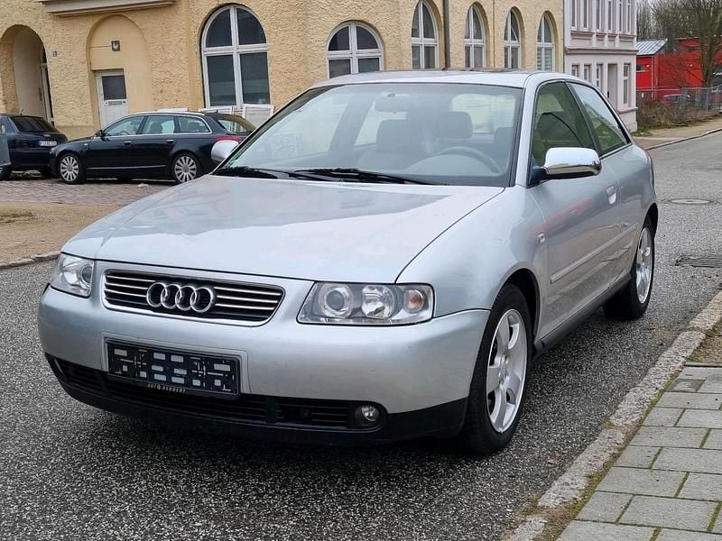 Silber Gebraucht 2002 Audi A3 Ambition Limousine | 3.499 € (Fairer Preis) - Bild 1/4