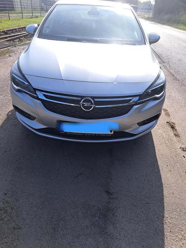 Silber Gebraucht 2018 Opel Astra Limousine | 8.750 € (Guter Preis) - Bild 1/4