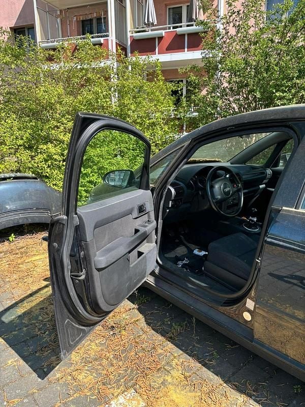 Second-hand Audi A2 75 CP (55 kW) 2003 Albastru Hatchback