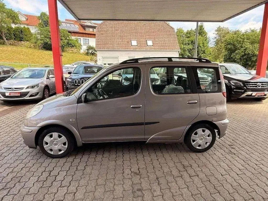 Gebraucht Toyota Yaris Verso 84 PS (61 kW) 2005 Grey metallic Van / Kleinbus