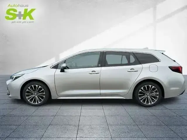 Gebraucht Toyota Corolla Team 140 PS (102 kW) 2024 Silver metallic Limousine