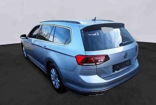 Gebraucht VW Passat R-line 200 PS (147 kW) 2023 Pyrit silber Kombi