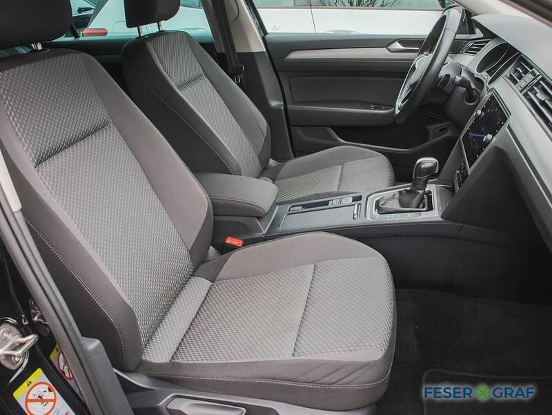 Gebraucht VW Passat Basis 122 PS (89 kW) 2022 Schwarz Kombi