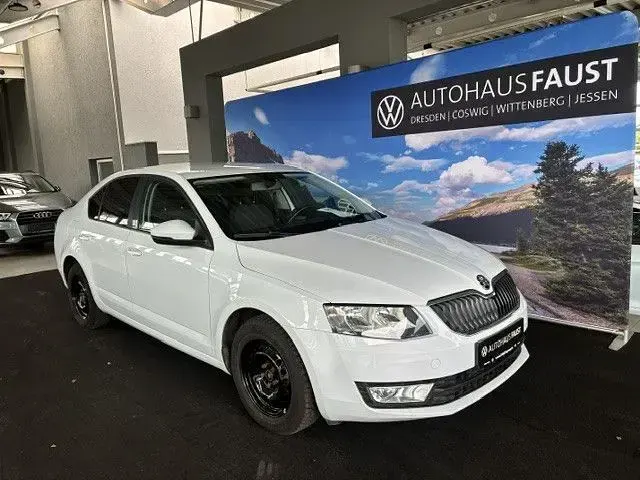 Gebraucht Skoda Octavia Ambition 105 PS (77 kW) 2015 Weiß perleffekt Kombi