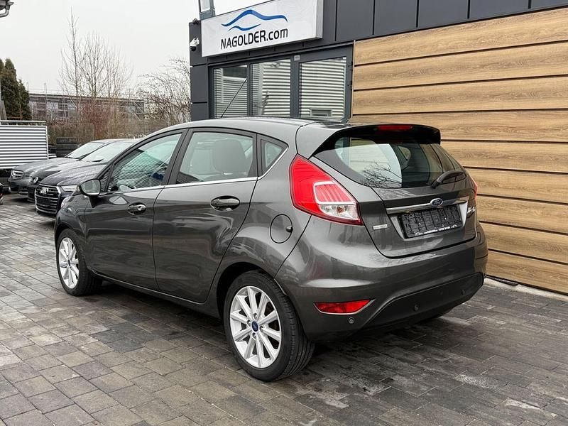 Gebraucht Ford Fiesta Titanium 101 PS (74 kW) 2016 Grau Limousine
