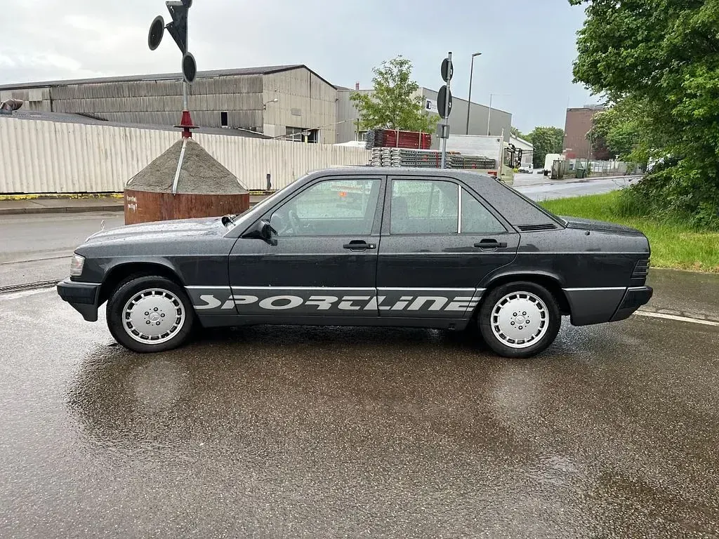 Gebraucht Mercedes 190 Sportline 132 PS (97 kW) 1990 Schwarz Limousine