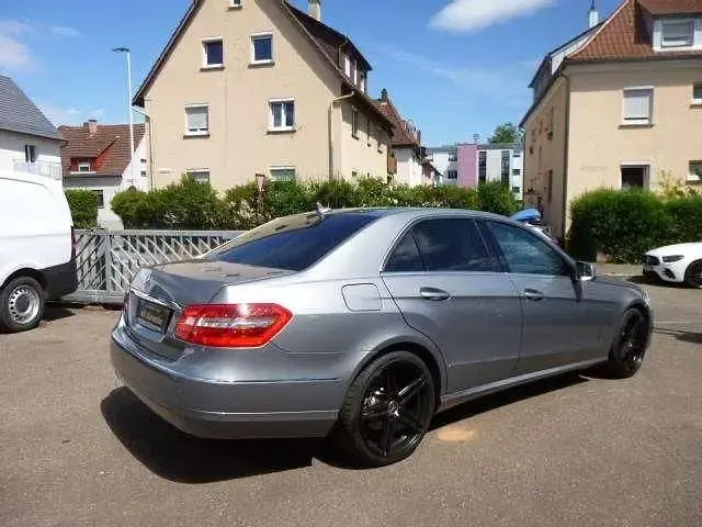 Gebraucht Mercedes E200 184 PS (135 kW) 2011 Grau Limousine
