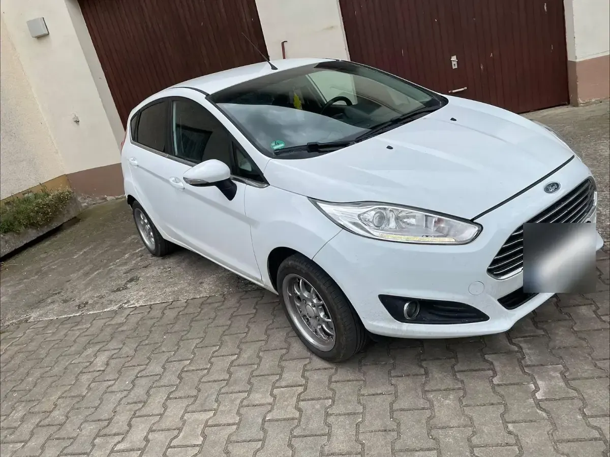Gebraucht Ford Fiesta 82 PS (60 kW) 2013 Weiß Kleinwagen