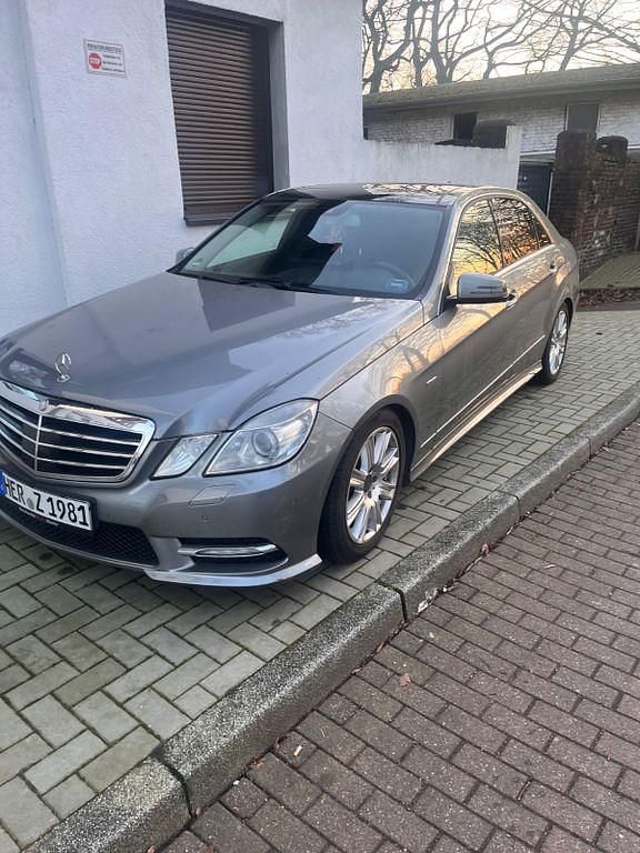 Gebraucht Mercedes E350 Elegance 231 PS (169 kW) 2010 Silber Limousine