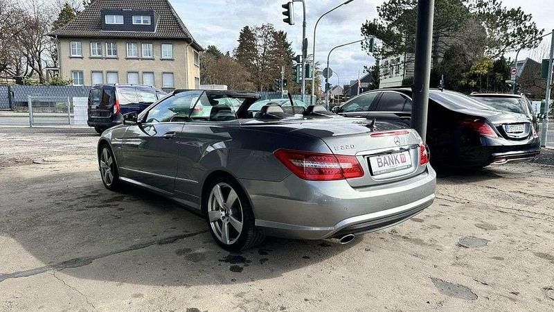 Gebraucht Mercedes E220 AMG 170 PS (125 kW) 2012 Palladiumsilber Cabrio