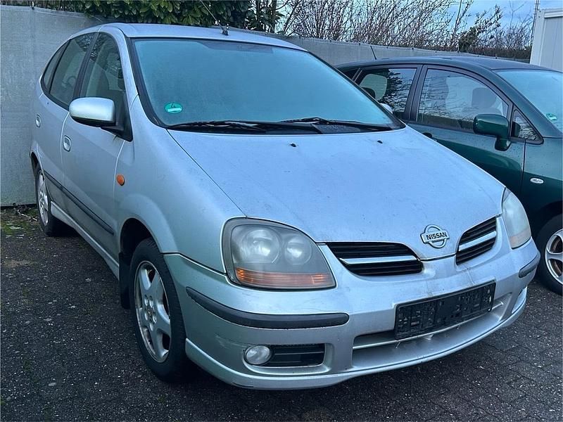 Silber Gebraucht 2002 Nissan Almera Tino Van / Kleinbus | 1.600 € (Guter Preis) - Bild 1/4