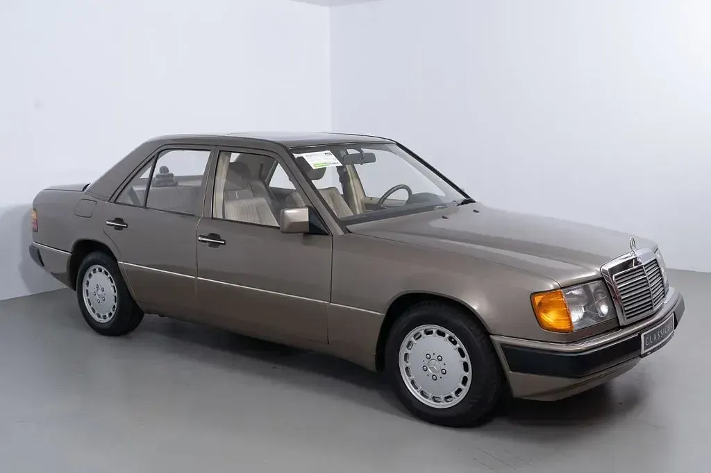 Gebraucht Mercedes E260 160 PS (117 kW) 1990 Beige Limousine