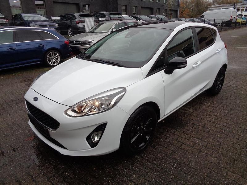 Weiß Gebraucht 2018 Ford Fiesta Limousine | 8.990 € (Guter Preis) - Bild 1/4