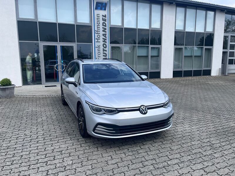 Silber Gebraucht 2023 VW Golf VIII Style Kombi | 22.950 € (Guter Preis) - Bild 1/4