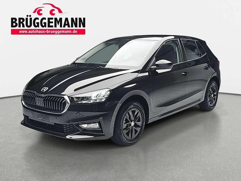 Deep black perleffekt Gebraucht 2023 Skoda Fabia Ambition Kleinwagen | 19.890 € (Etwas zu teuer) - Bild 1/4