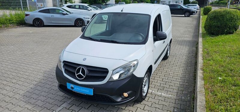 Weiß Gebraucht 2017 Mercedes Citan 109 Van / Kleinbus | 11.111 € (Fairer Preis) - Bild 1/4