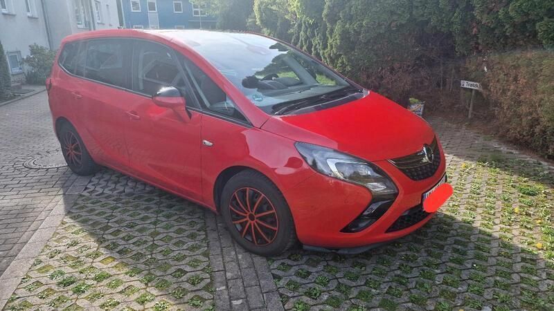 Rot Gebraucht 2012 Opel Zafira Tourer Van / Kleinbus | 6.500 € (Guter Preis) - Bild 1/4