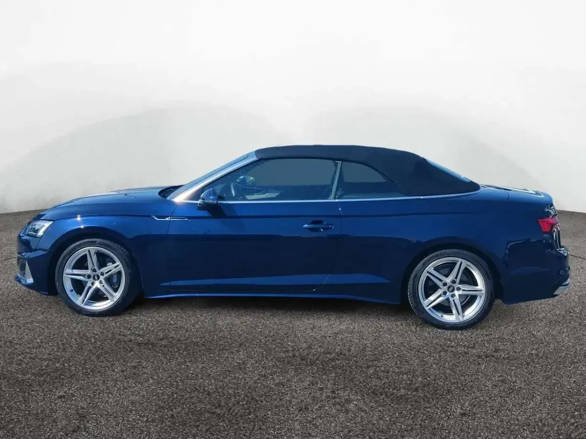 Gebraucht Audi A5 Cabriolet Ambiente 204 PS (150 kW) 2022 Navarrablau metallic Cabrio