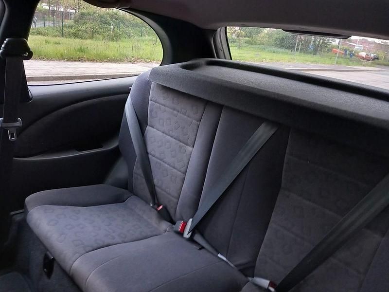 Usado Toyota Corolla 110 HP (80 kW) 2001 Prateado Sedan