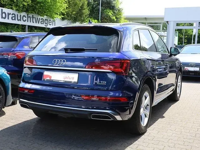 Gebraucht Audi Q5 Basis 204 PS (150 kW) 2024 Navarrablau metallic SUV