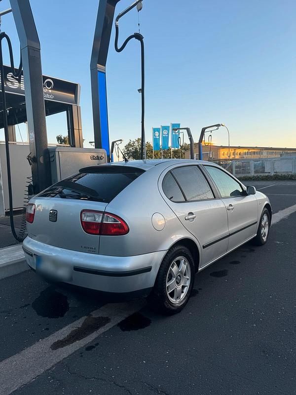Usata Seat Leon 125 CV (91 kW) 2000 Argento Utilitaria