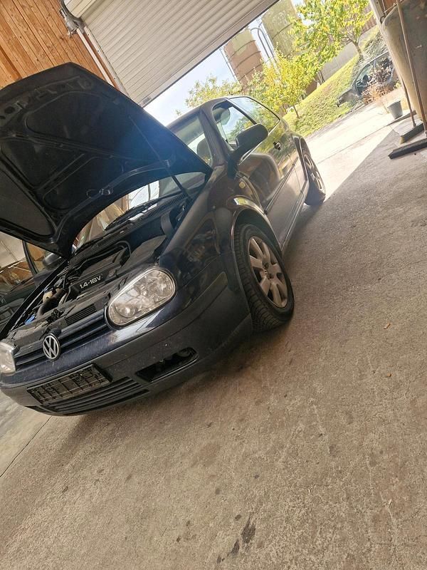Blau Gebraucht 2000 VW Golf IV Kleinwagen | 1.200 € (Guter Preis) - Bild 1/4