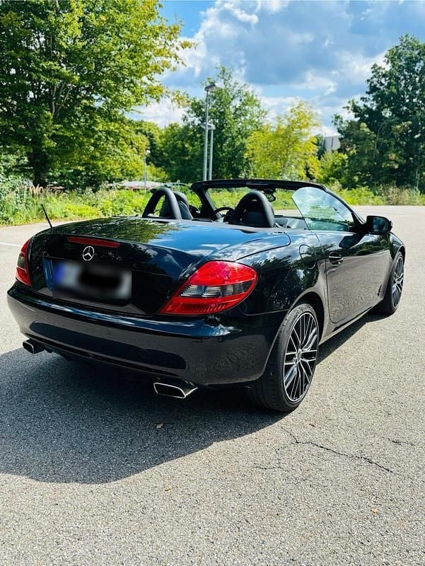Gebraucht Mercedes SLK200 183 PS (134 kW) 2010 Schwarz Cabrio