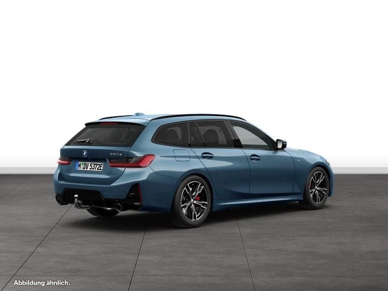 Blau Gebraucht 2024 BMW 330e Kombi | 48.652 € - Bild 1/1