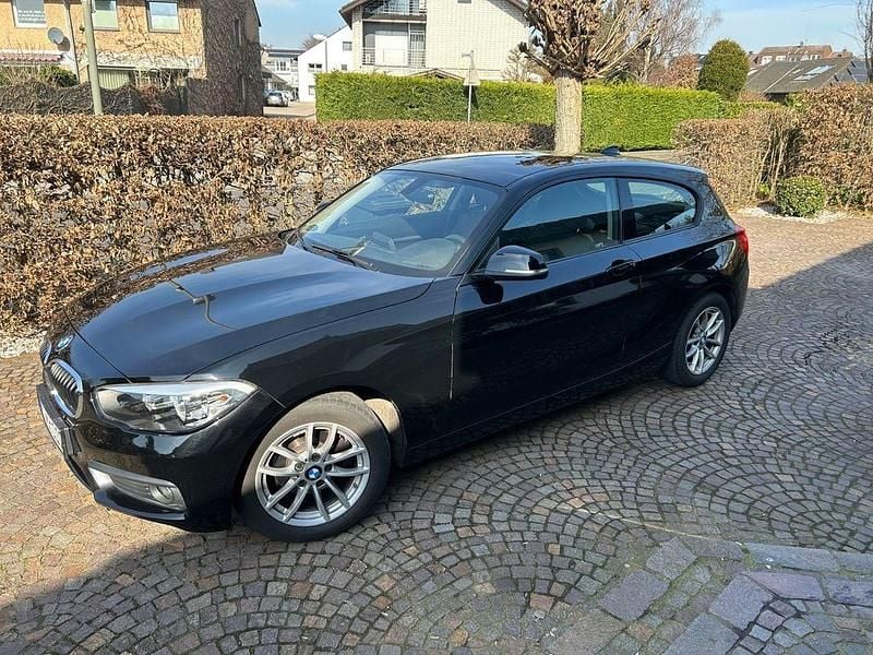 Gebraucht BMW 116 109 PS (80 kW) 2015 Schwarz Kleinwagen