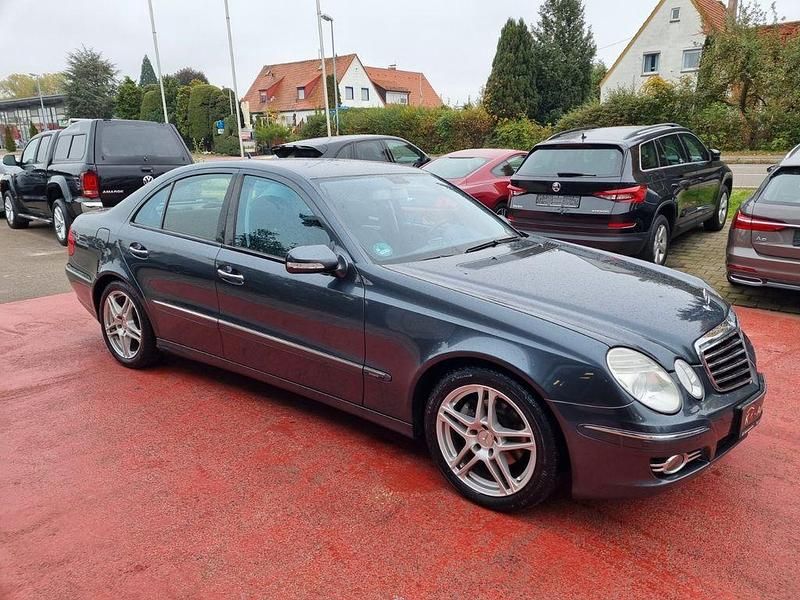 Grau Gebraucht 2009 Mercedes E280 Avantgarde Limousine | 4.999 € (Superpreis) - Bild 1/4