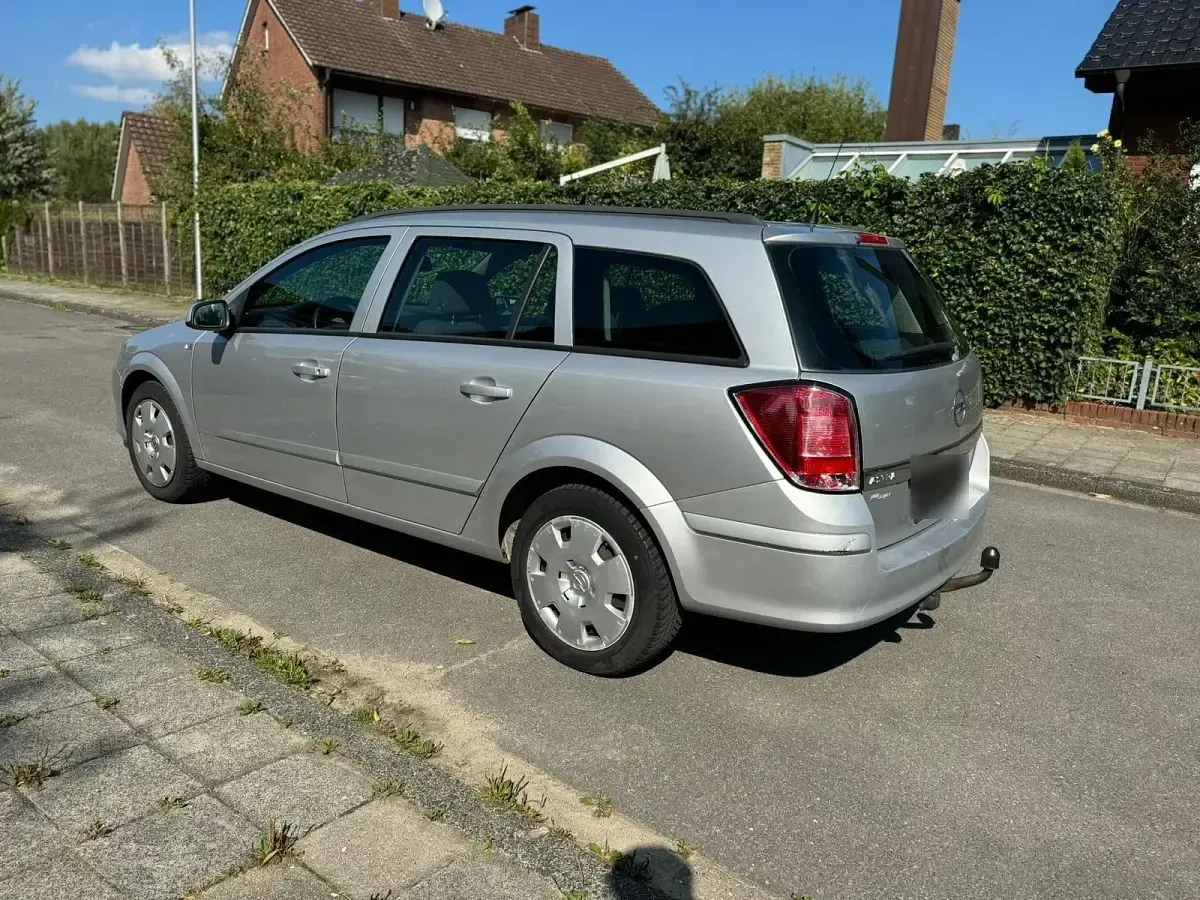 Gebraucht Opel Astra 106 PS (77 kW) 2006 Silber Kombi
