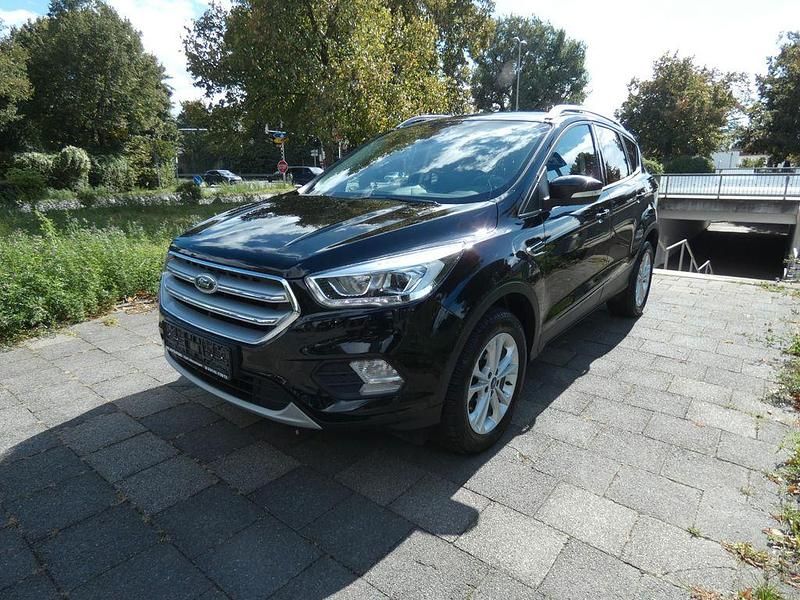 Gebraucht Ford Kuga Titanium 150 PS (110 kW) 2018 Schwarz SUV