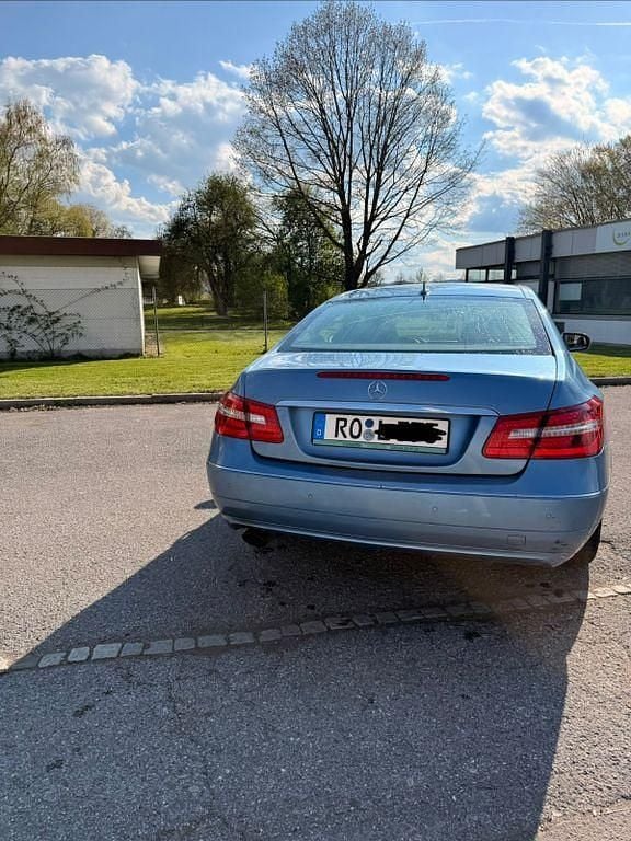 Second-hand Mercedes E250 204 CP (150 kW) 2009 Albastru Coupe