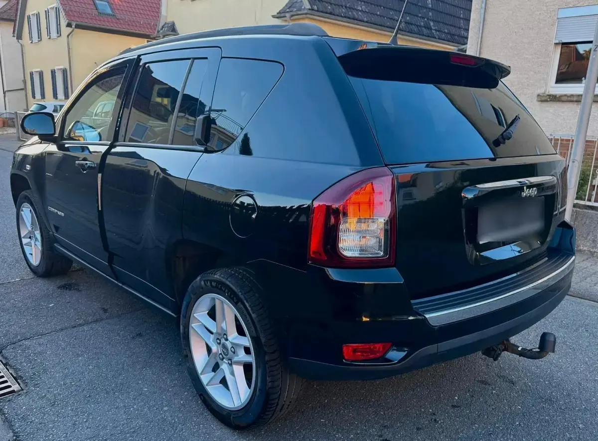 Second-hand Jeep Compass 163 CP (119 kW) 2013 Negru SUV