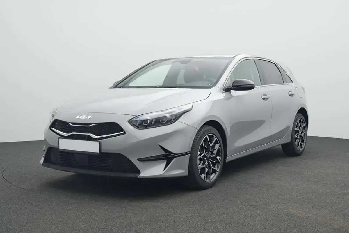 Używany Kia Ceed 101 KM (74 kW) 2025 Szary Hatchback