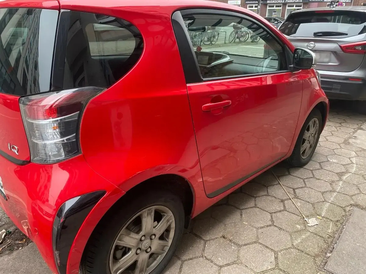 Gebraucht Toyota iQ 68 PS (50 kW) 2009 Rot Kleinwagen