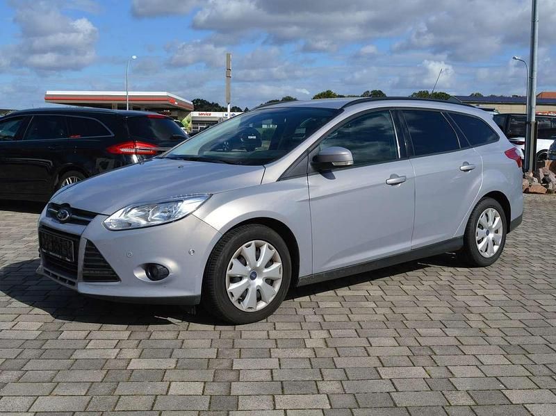 Blau Gebraucht 2012 Ford Focus Titanium Kombi | 3.690 € (Etwas zu teuer) - Bild 1/4