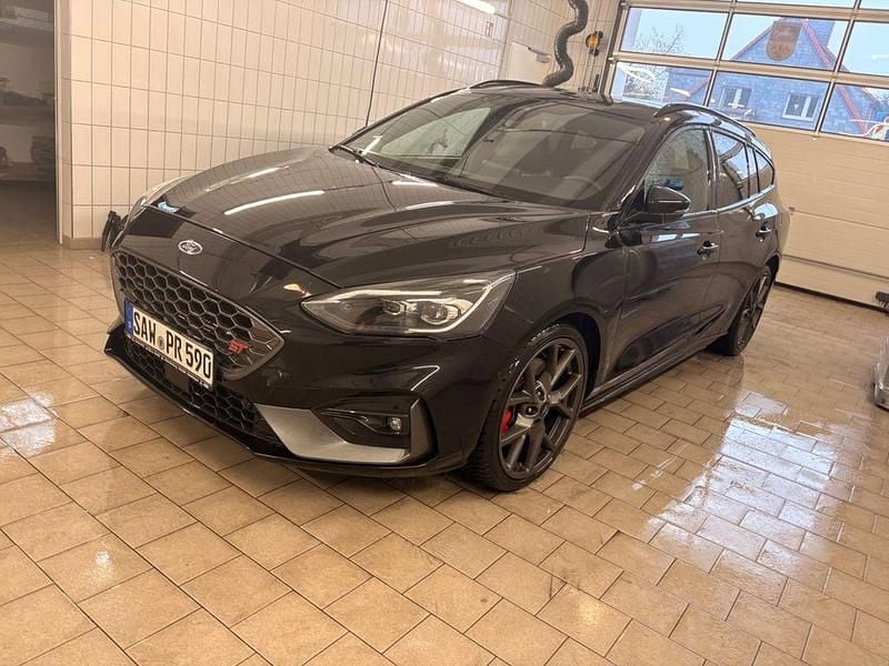 Schwarz Gebraucht 2020 Ford Focus ST Limousine | 21.400 € (Fairer Preis) - Bild 1/4