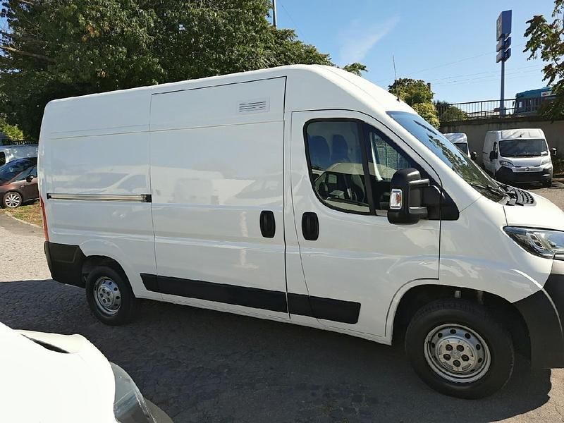 Gebraucht Peugeot Boxer Premium 140 PS (102 kW) 2021 Weiß Van