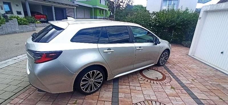 Silber Gebraucht 2021 Toyota Corolla Sport Limousine | 19.850 € (Guter Preis) - Bild 1/4