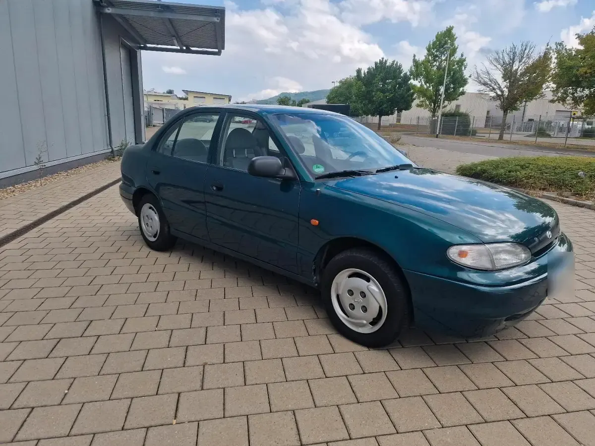 Gebraucht Hyundai Accent 81 PS (59 kW) 1995 Grün Limousine