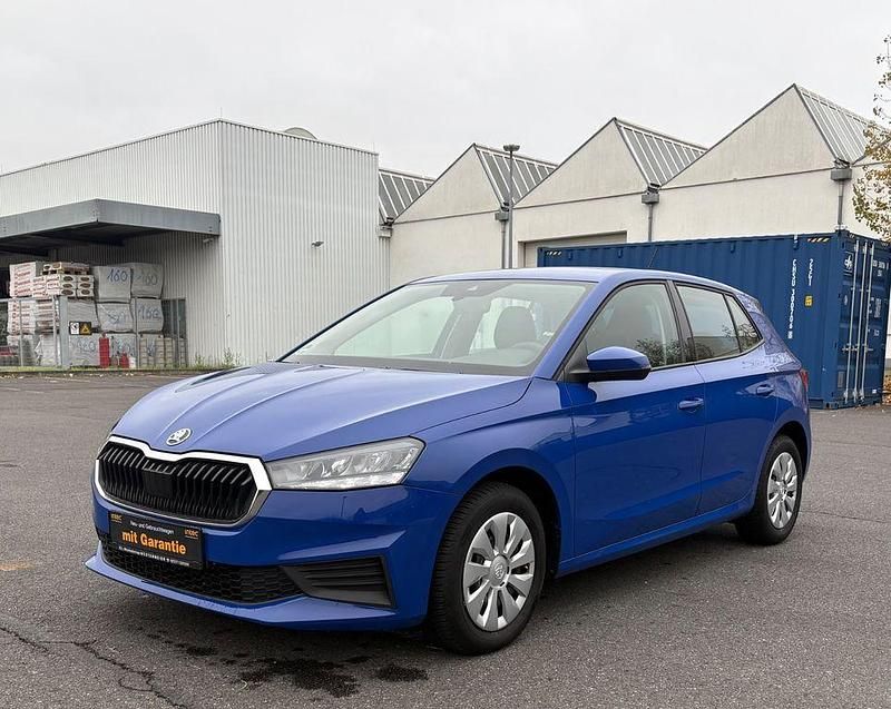 Blau Gebraucht 2022 Skoda Fabia Sport Limousine | 11.490 € (Superpreis) - Bild 1/4