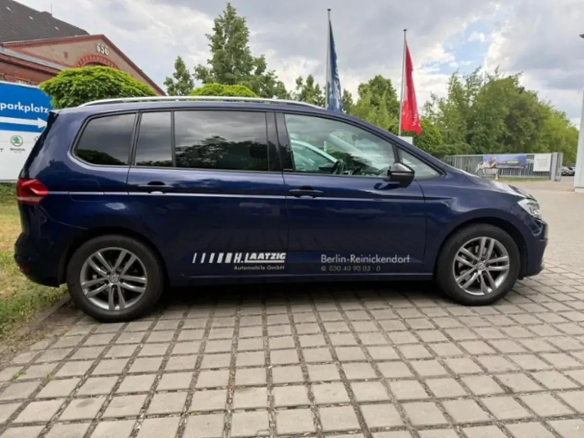 Gebraucht VW Touran Comfortline 150 PS (110 kW) 2019 Atlantik blue metallic Van / Kleinbus