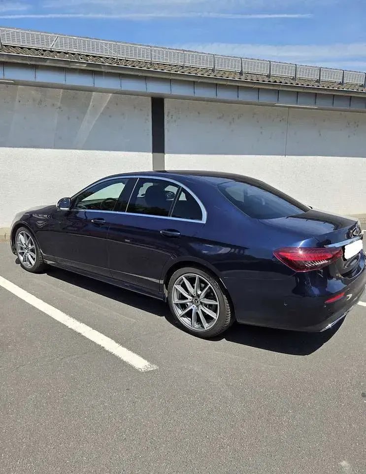 Gebraucht Mercedes E220 AMG line 194 PS (142 kW) 2021 Blau Limousine