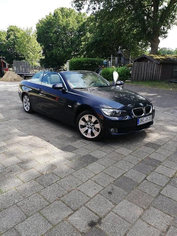 Blau Gebraucht 2009 BMW 320 Cabriolet Cabrio | 7.640 € (Fairer Preis) - Bild 1/4