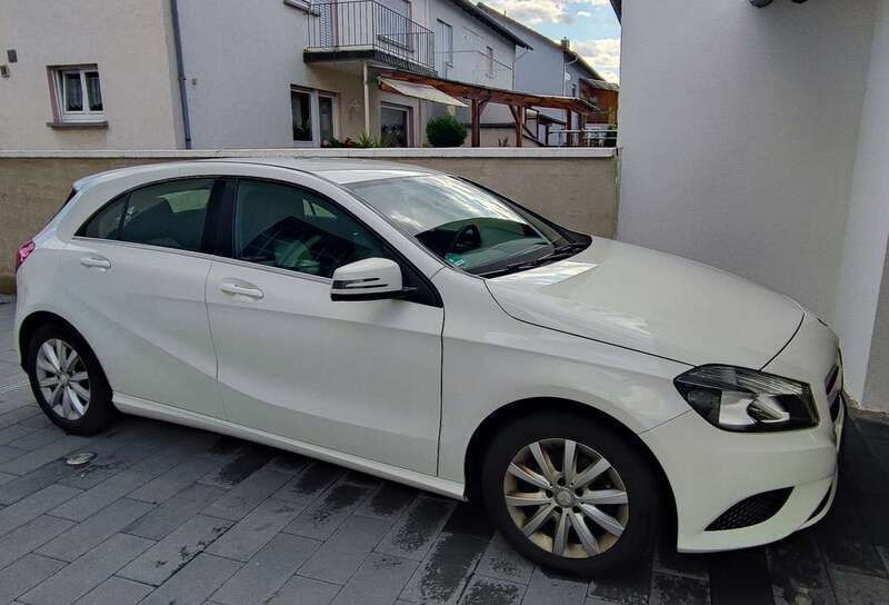 Weiß Gebraucht 2014 Mercedes A180 Limousine | 9.499 € (Fairer Preis) - Bild 1/4