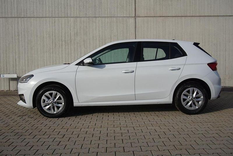Neu Skoda Fabia 95 PS (69 kW) 2026 Moon weiß metallic Kleinwagen