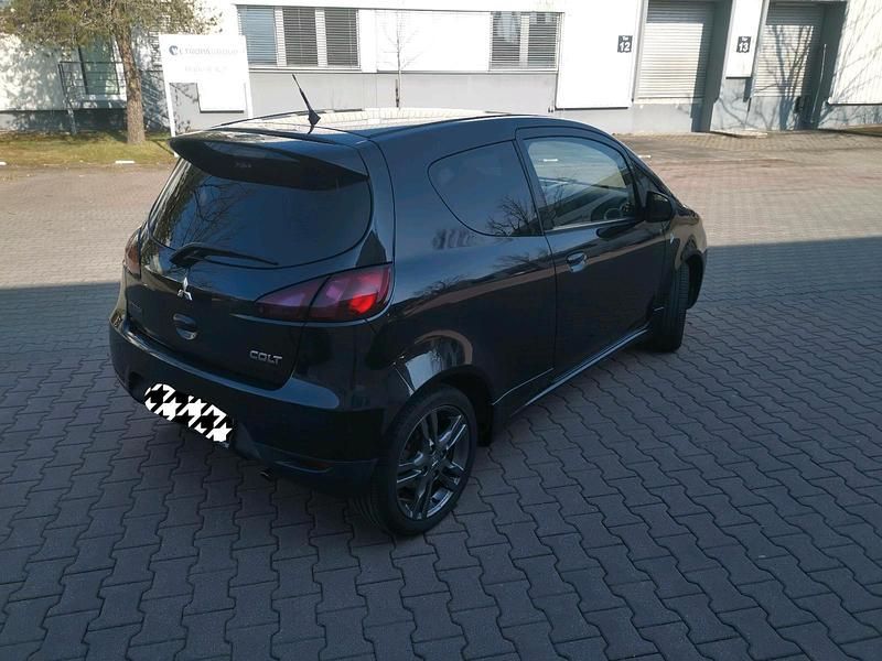 Gebraucht Mitsubishi Colt 95 PS (69 kW) 2012 Schwarz Kleinwagen