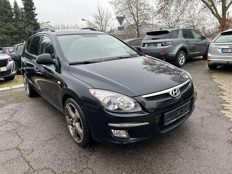 Gebraucht Hyundai i30 105 PS (77 kW) 2010 Schwarz Kombi
