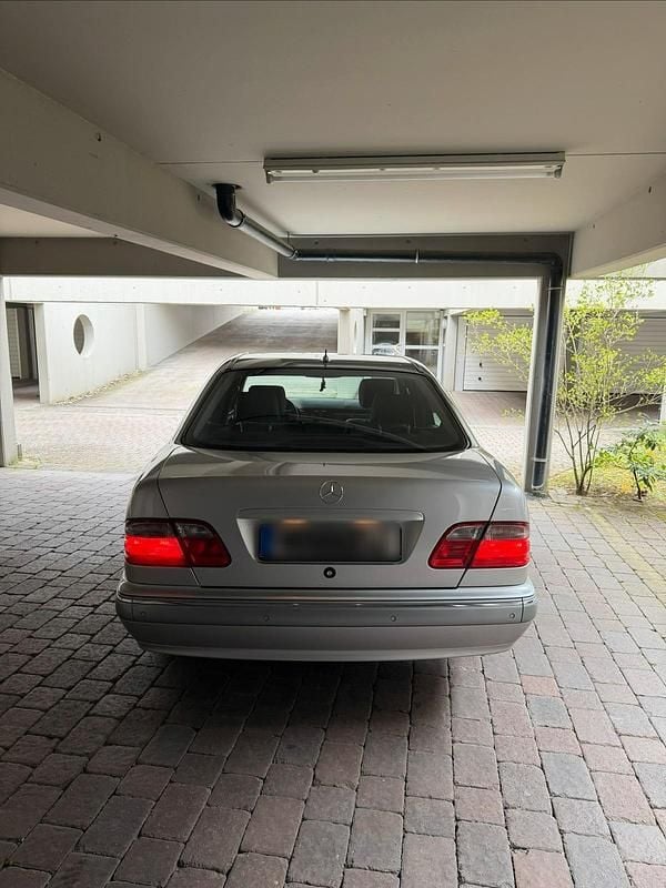 Gebraucht Mercedes E430 279 PS (205 kW) 2001 Grau Limousine